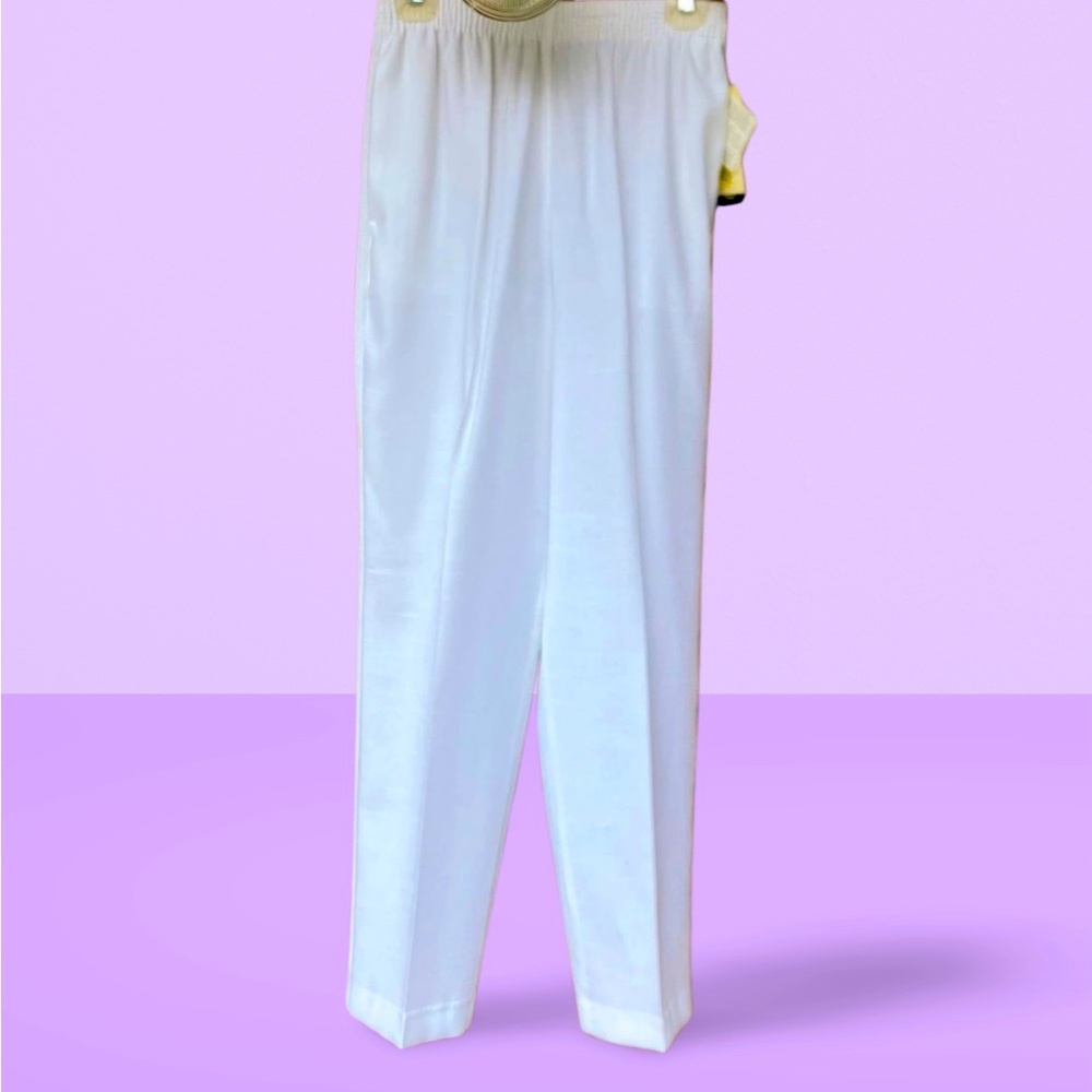White Summer Slacks w/Elastic Waistband and Pockets. NWT. 8 Short.